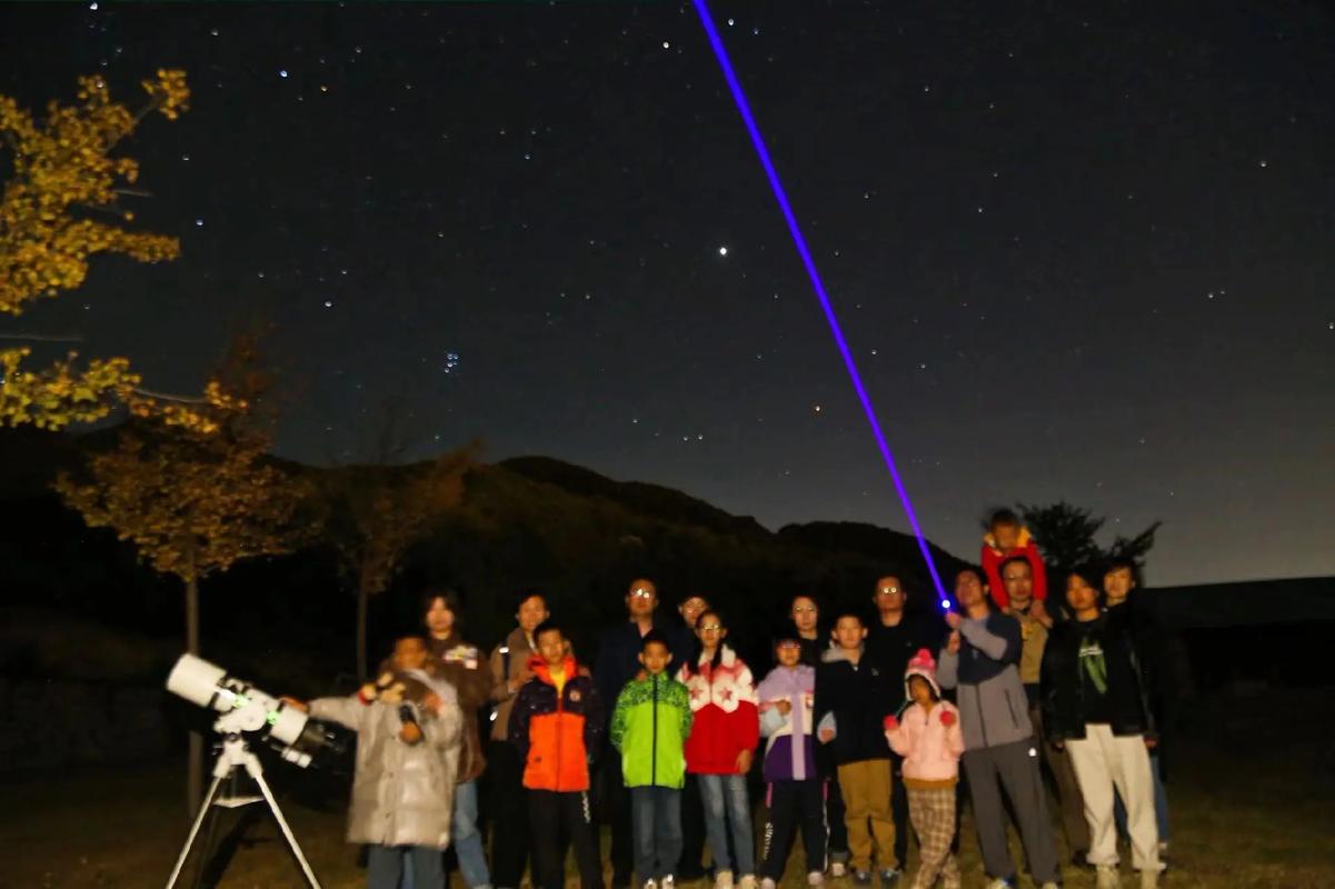 亲子郊外山顶星空观测实拍