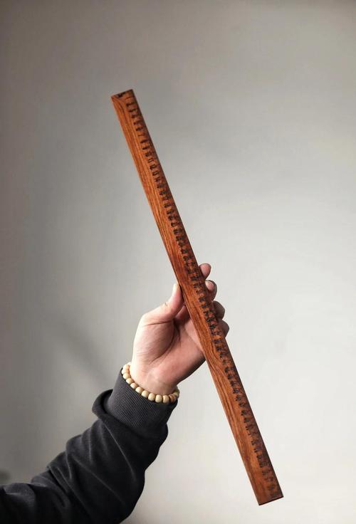 那把戒尺，终究要两头握