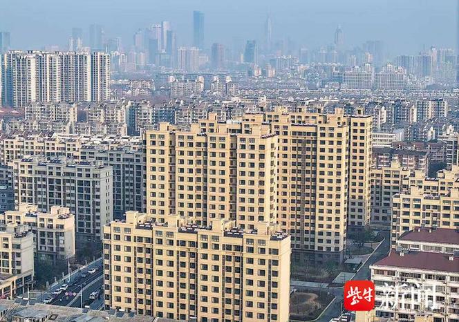 南京主城回迁房小区临街外观