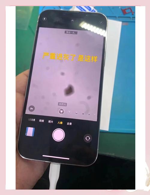 手机镜头脏污导致的画质模糊对比图