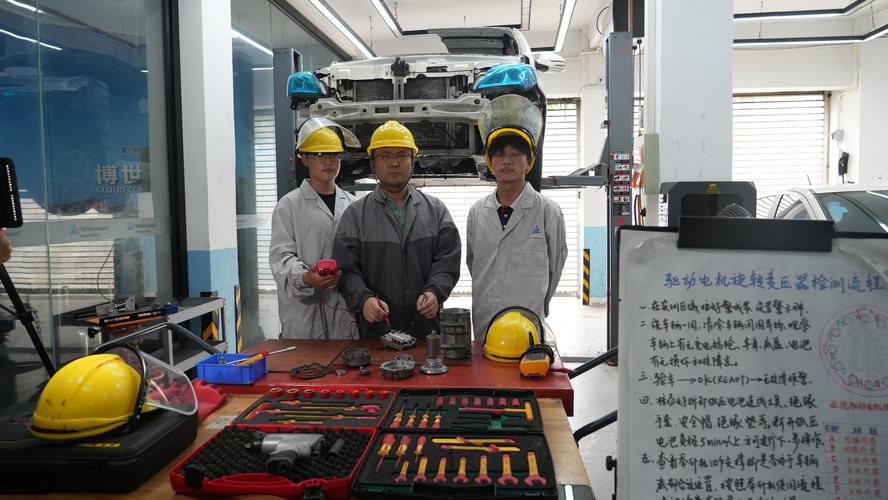 苏州工厂焊接工艺优化博士与老师傅交流
