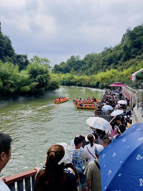 天河潭:山水溶洞一网打尽,坐船看瀑布的亲子体验