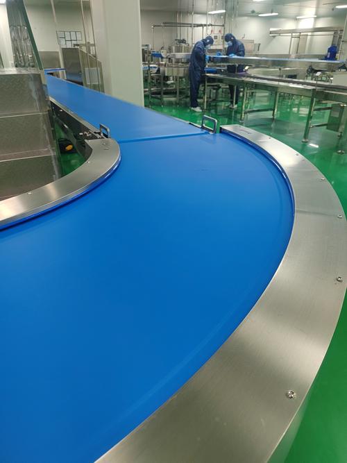 食品包装车间PU工业皮带运行场景