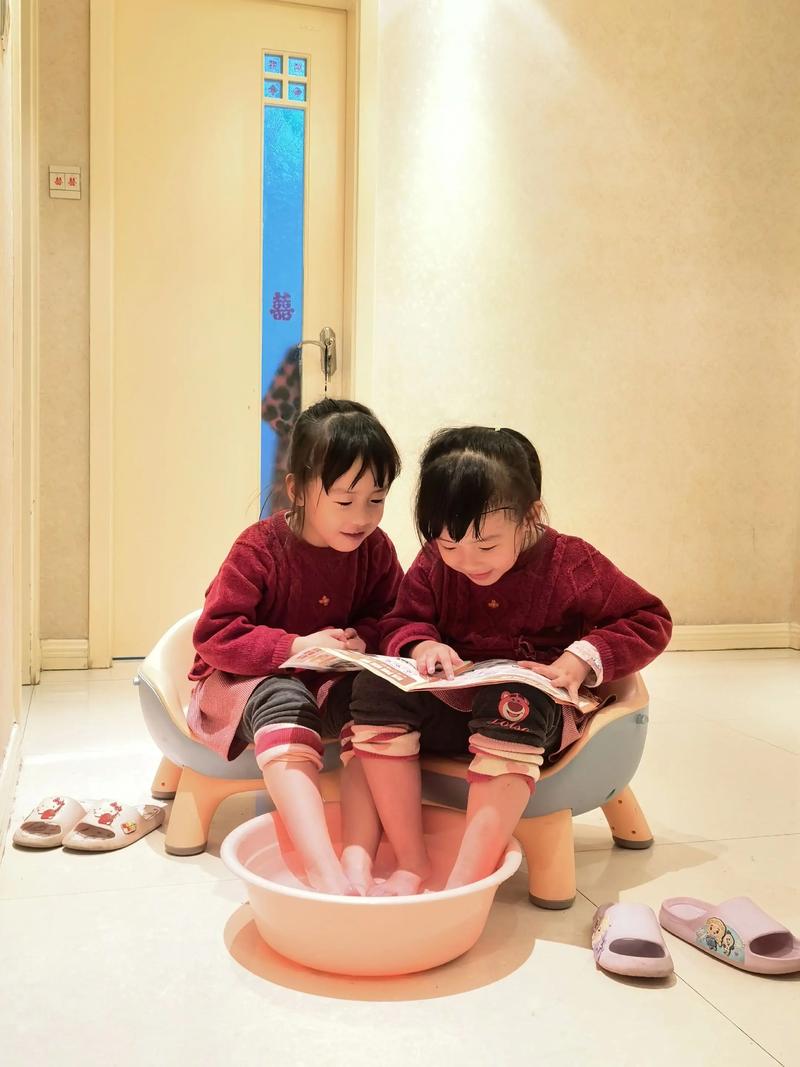 家庭场景宝宝睡前仪式实拍图