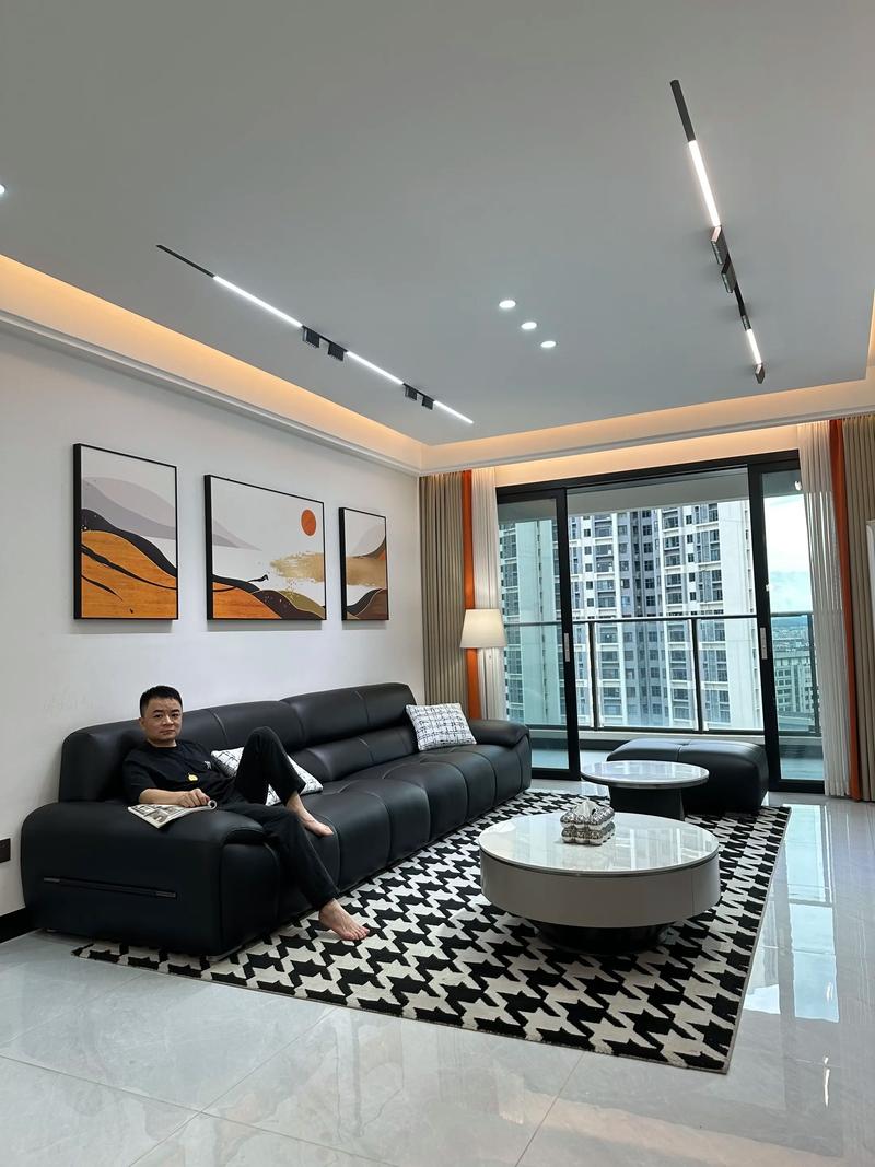 极简风格客厅实景沙发茶几搭配