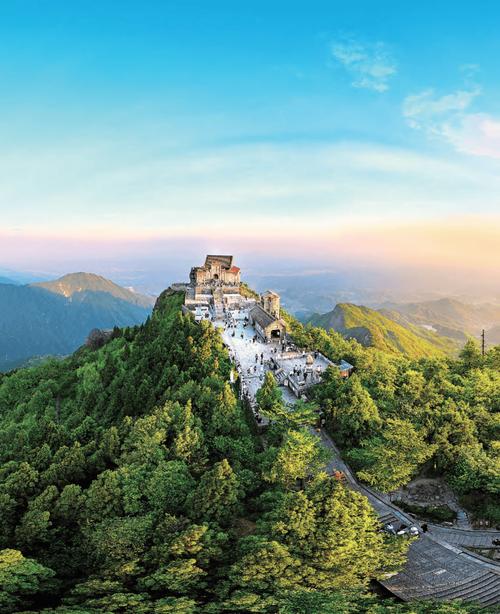 衡山祝融峰晴天云海景观