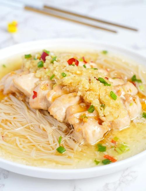 家常盘装蒜蓉蒸鸡胸成品图