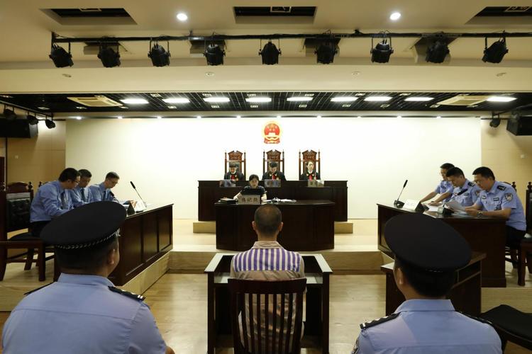 监狱减刑案件合议庭开庭现场