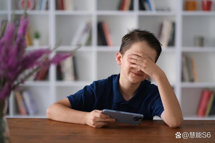 课堂中过度使用电子设备导致学生注意力分散