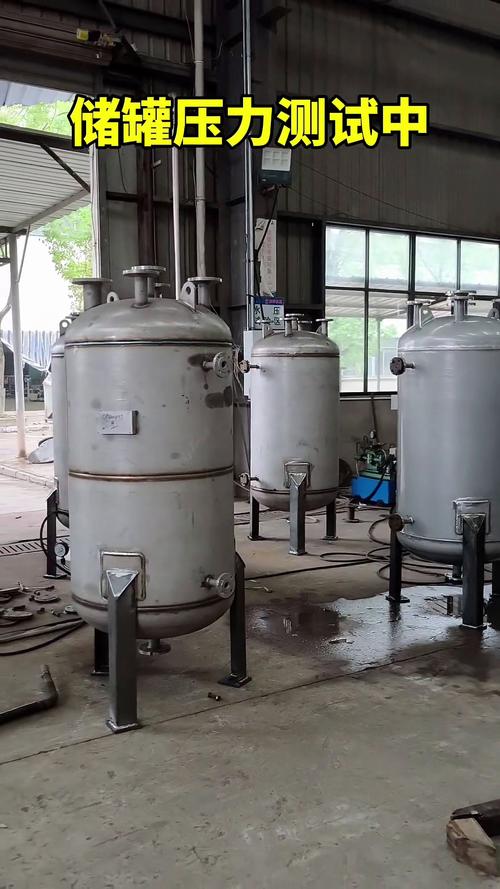 成品储料罐出厂前水压测试现场
