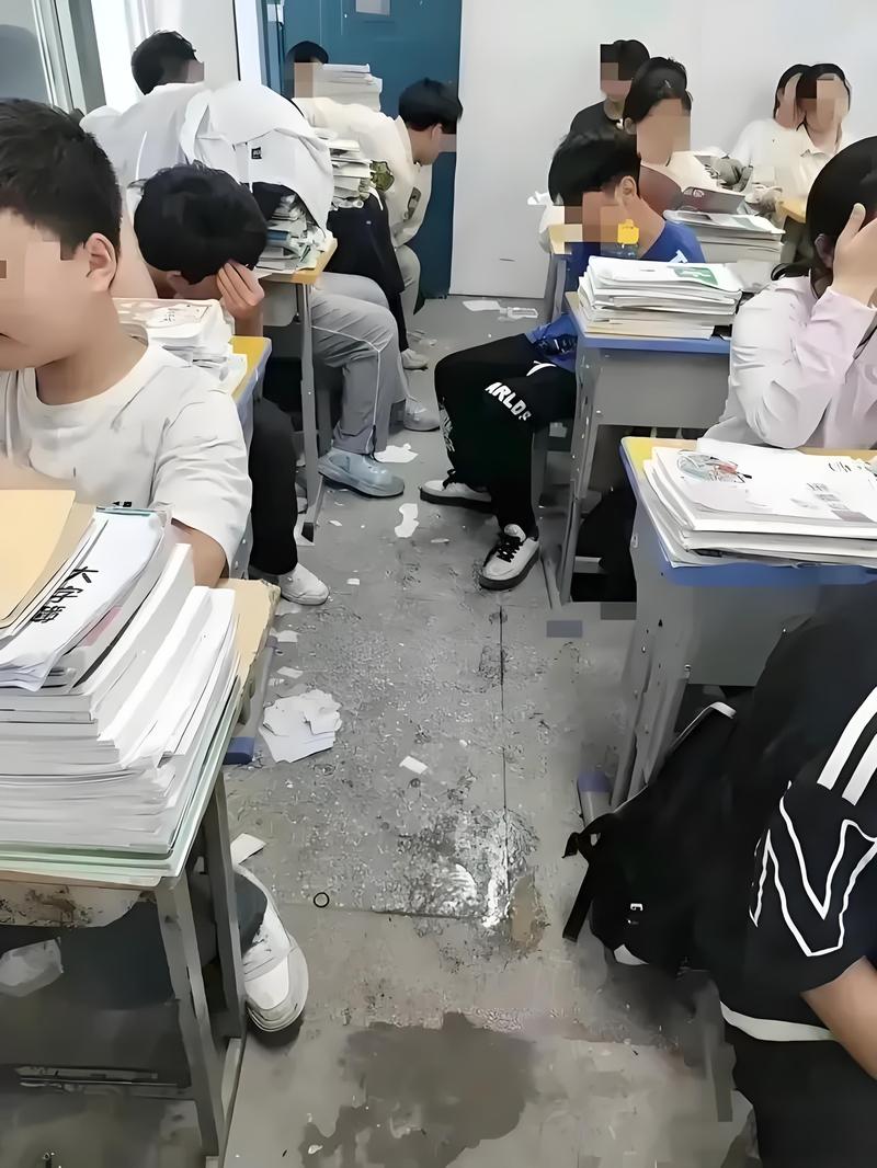 小学课堂学生扰乱秩序教师无奈