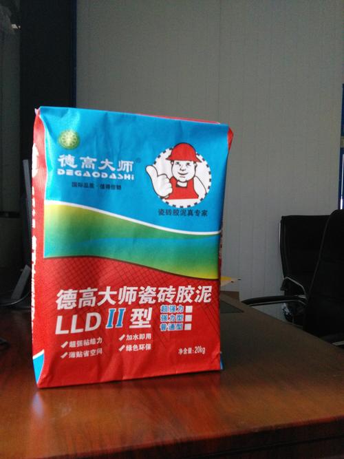 瓷砖胶包装上的执行标准粉袋实拍照片