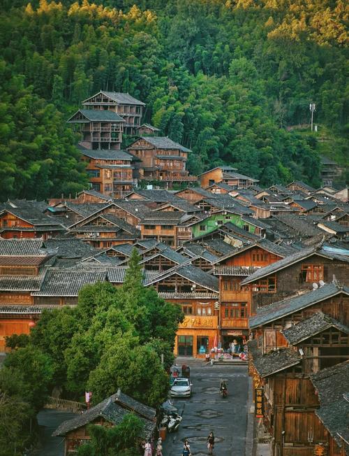 黔东南肇兴侗寨周边过度开发民宿集群实拍图