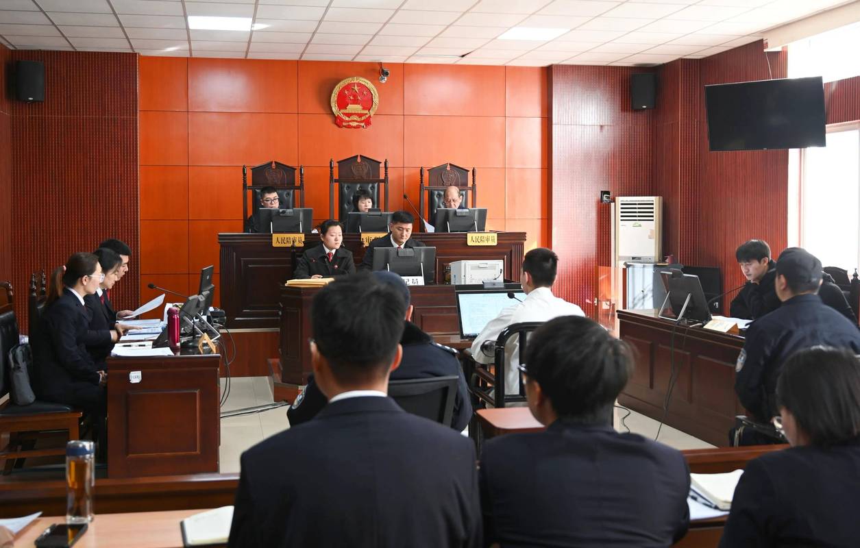 法院认定遗嘱效力民事庭审现场
