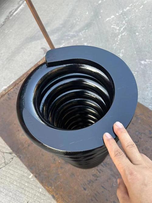 机械车间失效变形弹簧实拍