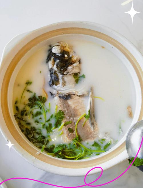 砂锅煲汤特写 鱼眼泡 微沸状态 食材清晰