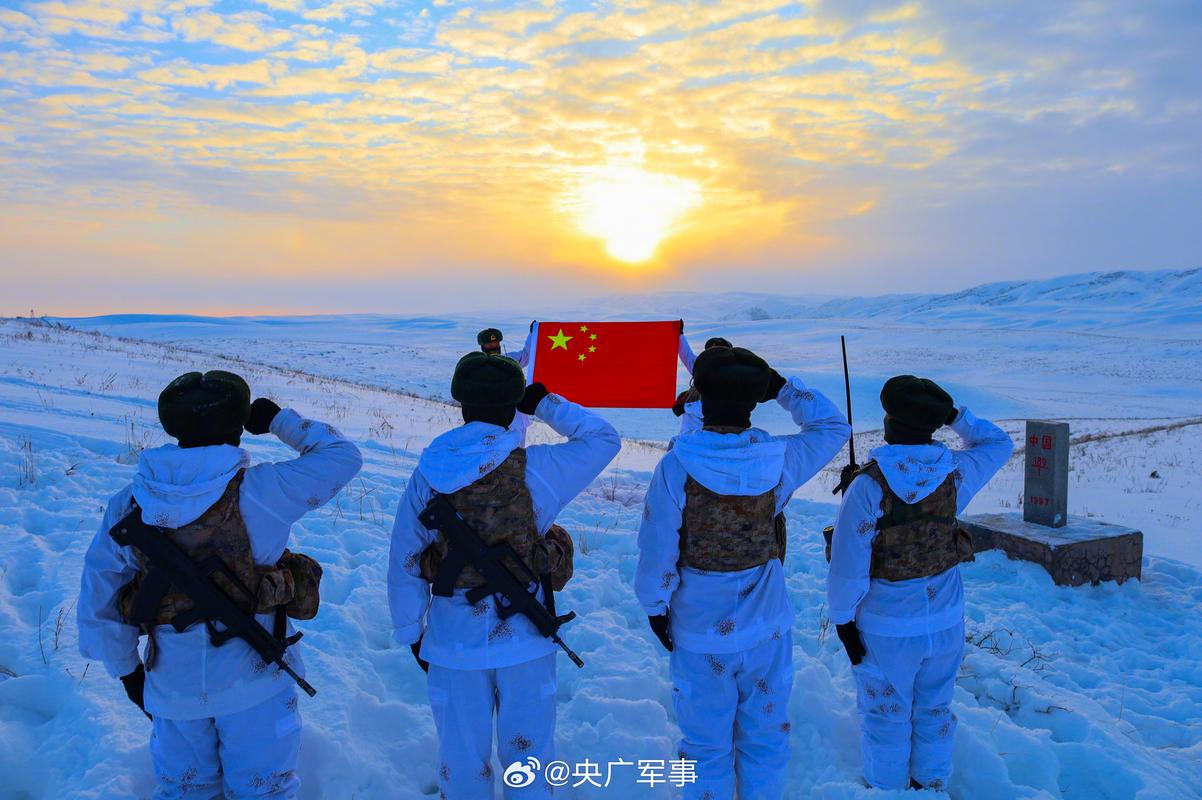 边防战士在零下低温的哨位站岗的真实场景