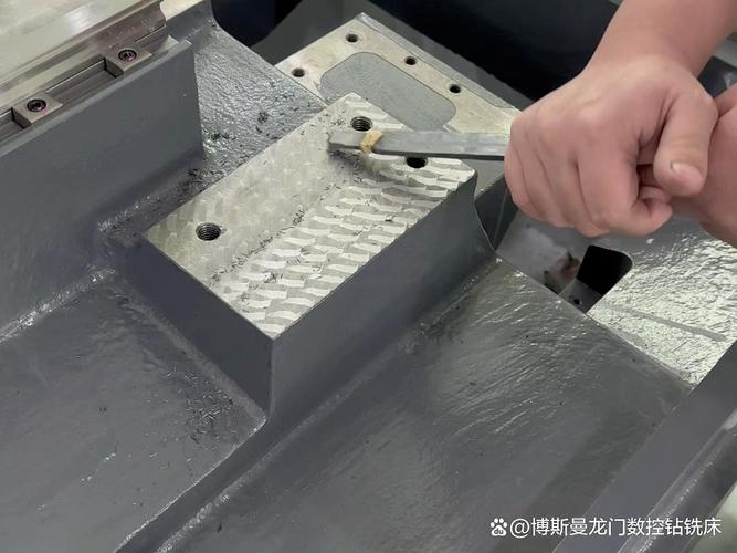 数控化改造机床导轨刮研作业现场