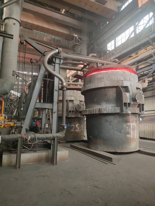 钢厂转炉顶吹氧气管工作状态特写