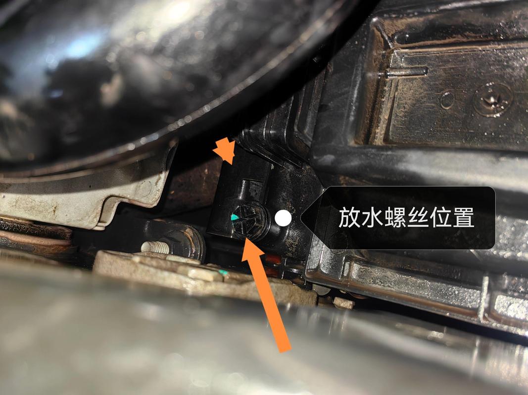 汽车冷却系统排空气螺丝位置图