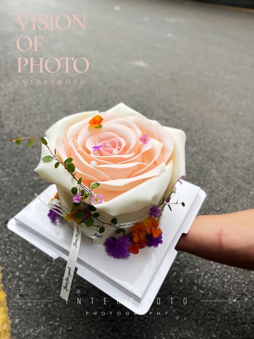 翻糖订婚蛋糕花卉装饰白色