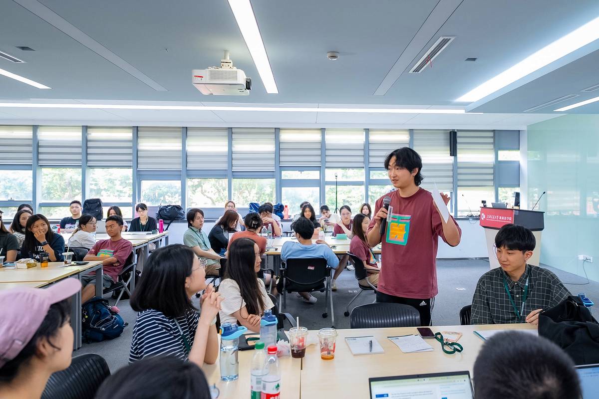 海外大学课堂中国学生小组讨论
