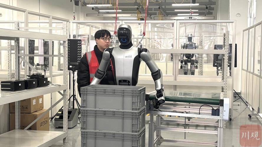 工程师调试协作机器人搬运工件