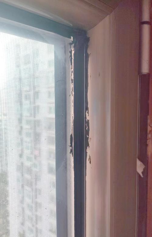 劣质隔热反射膜氧化掉渣窗户实拍