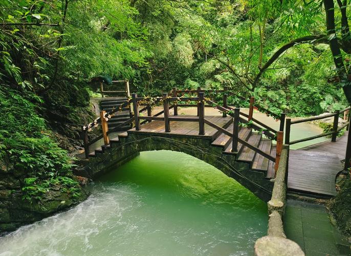 4. 黑山谷：峡谷徒步，但别带三岁以下娃