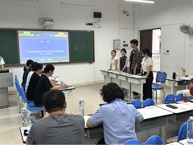 课堂导入：制造一个“可争辩”的现场