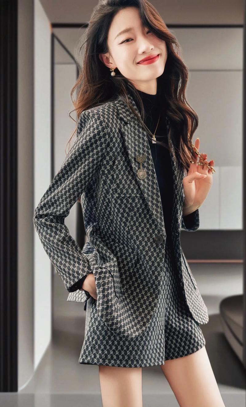 现代女生复古格纹西装穿搭 街拍 对比 老照片