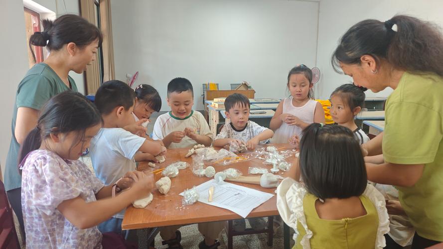 工业企业员工子女托管活动现场照