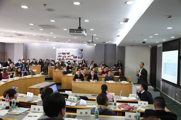 国际学生奖学金面试交流场景图