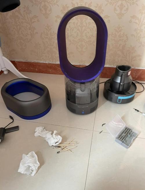 拆下来的加湿器胶圈清洁前后对比