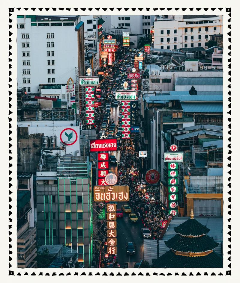 东南亚曼谷街头本土快消品牌广告牌