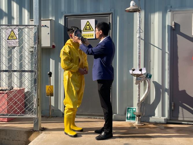 防化服拉链气密性鼓泡测试现场
