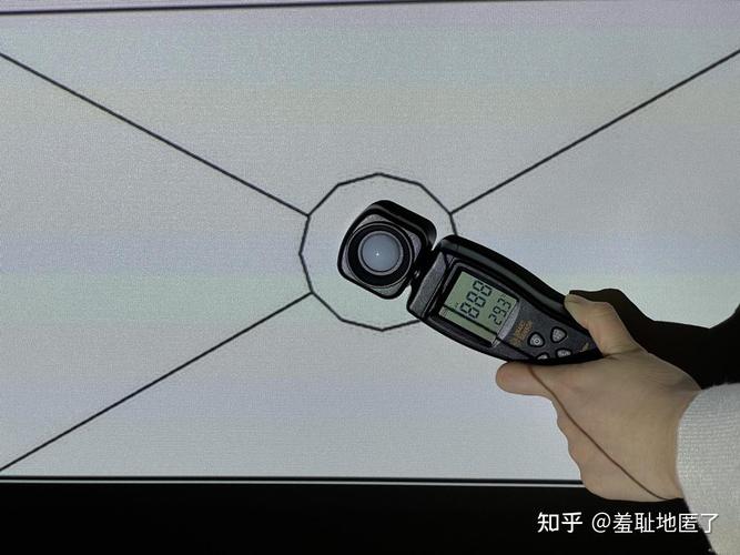 家用投影仪ANSI流明测试暗室实拍图