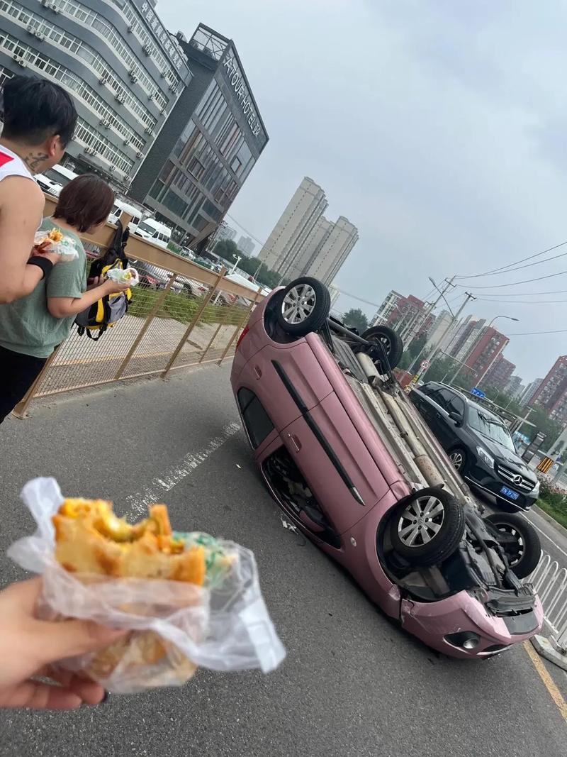 第二站:酒店翻车现场,松弛感变“松弛的底线”