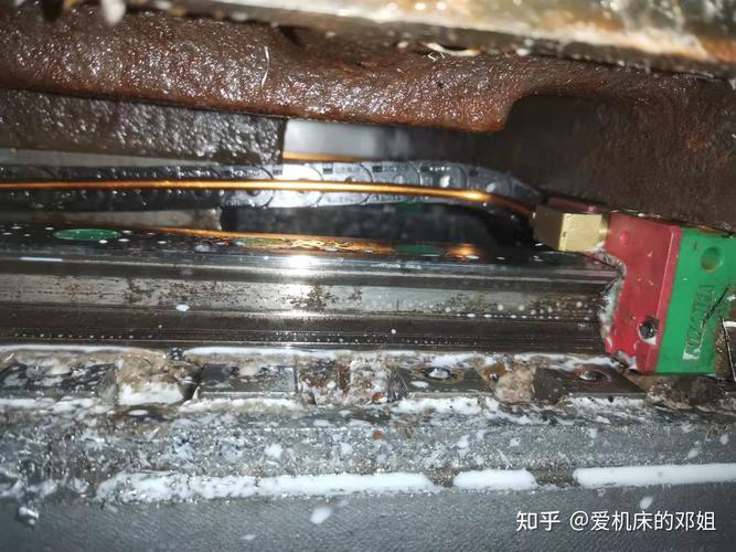 磨损报废的工业直线导轨实物图