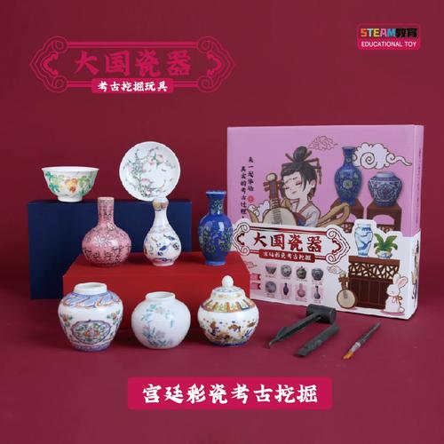 博物馆文创区摆放的考古挖掘盲盒配套工具套装