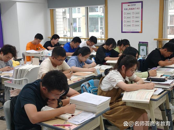 在职人员备考同等学力统考复习场景