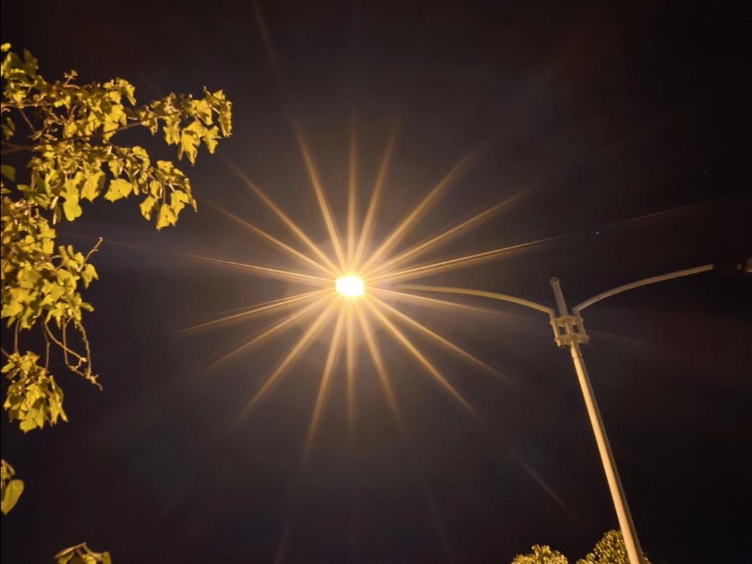 城市夜景路灯星芒长曝光效果图