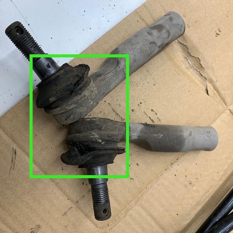 转向拉杆球头橡胶套破损渗油实拍