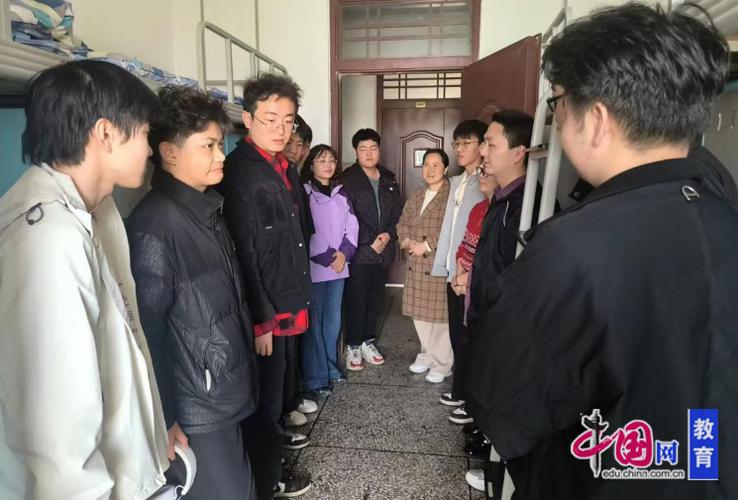 计算机专业学生大厂实习工牌合影