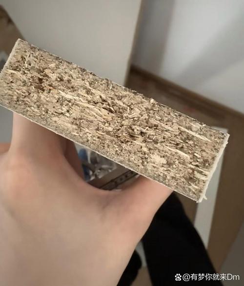 家装定制衣柜颗粒板施工现场图