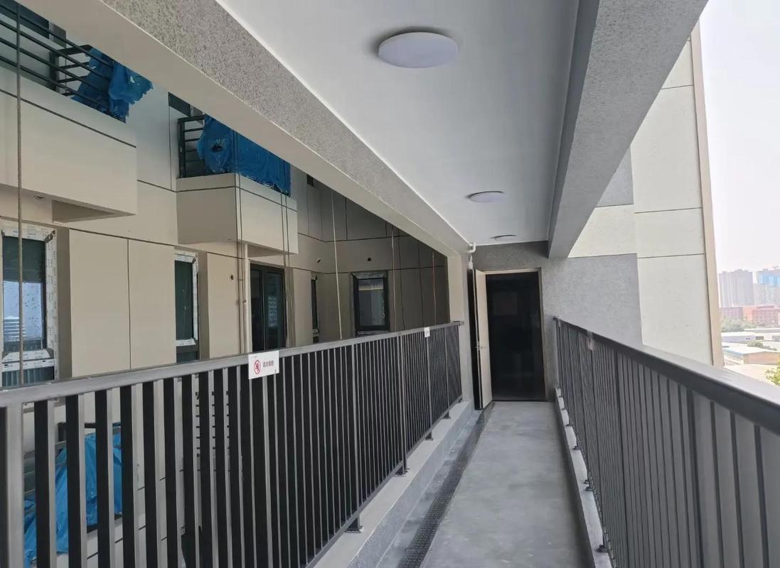 住宅单元门直达地铁站台连廊示意图