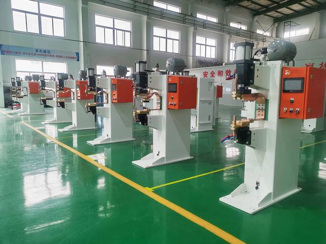硫化机生产车间5S管理实拍照片