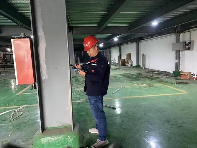 重型机床安装前厂房楼面承重检测现场