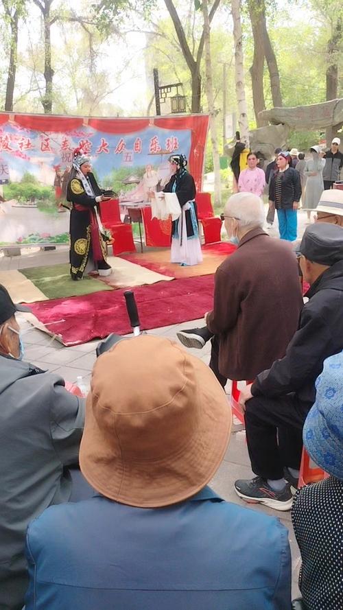 湖北南漳乡村渔鼓戏露天演出现场