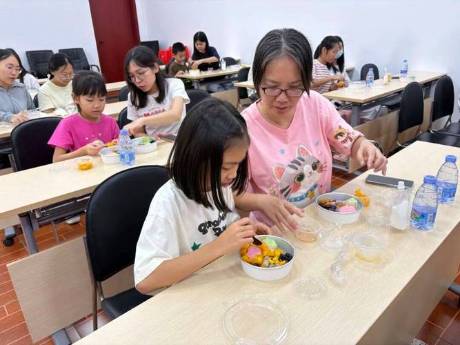 亲子在家玩糖水调配比例游戏